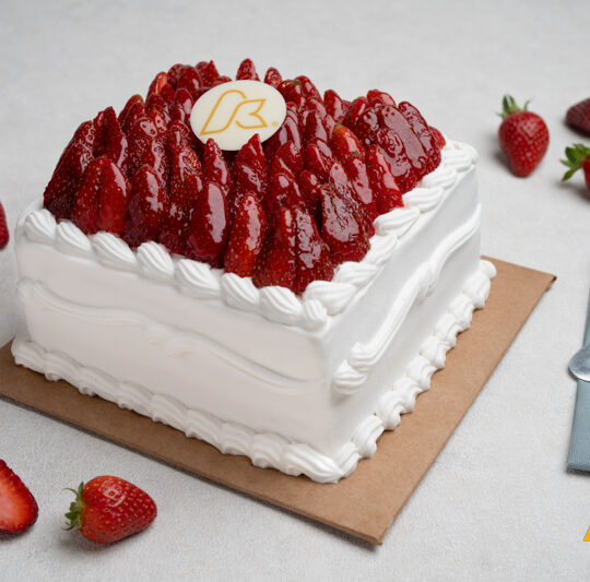 Strawberry Cream Cake 8 pers