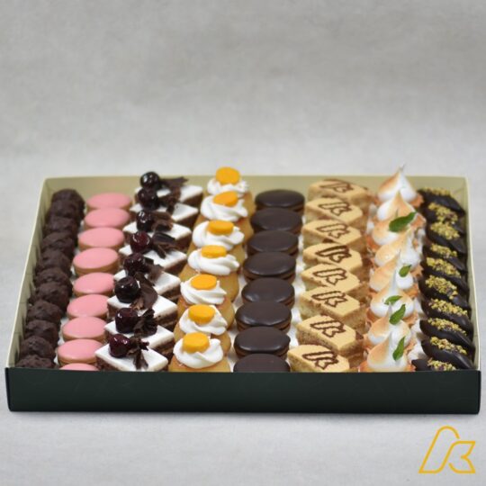 1.5 Kilo Box Petits Gateaux